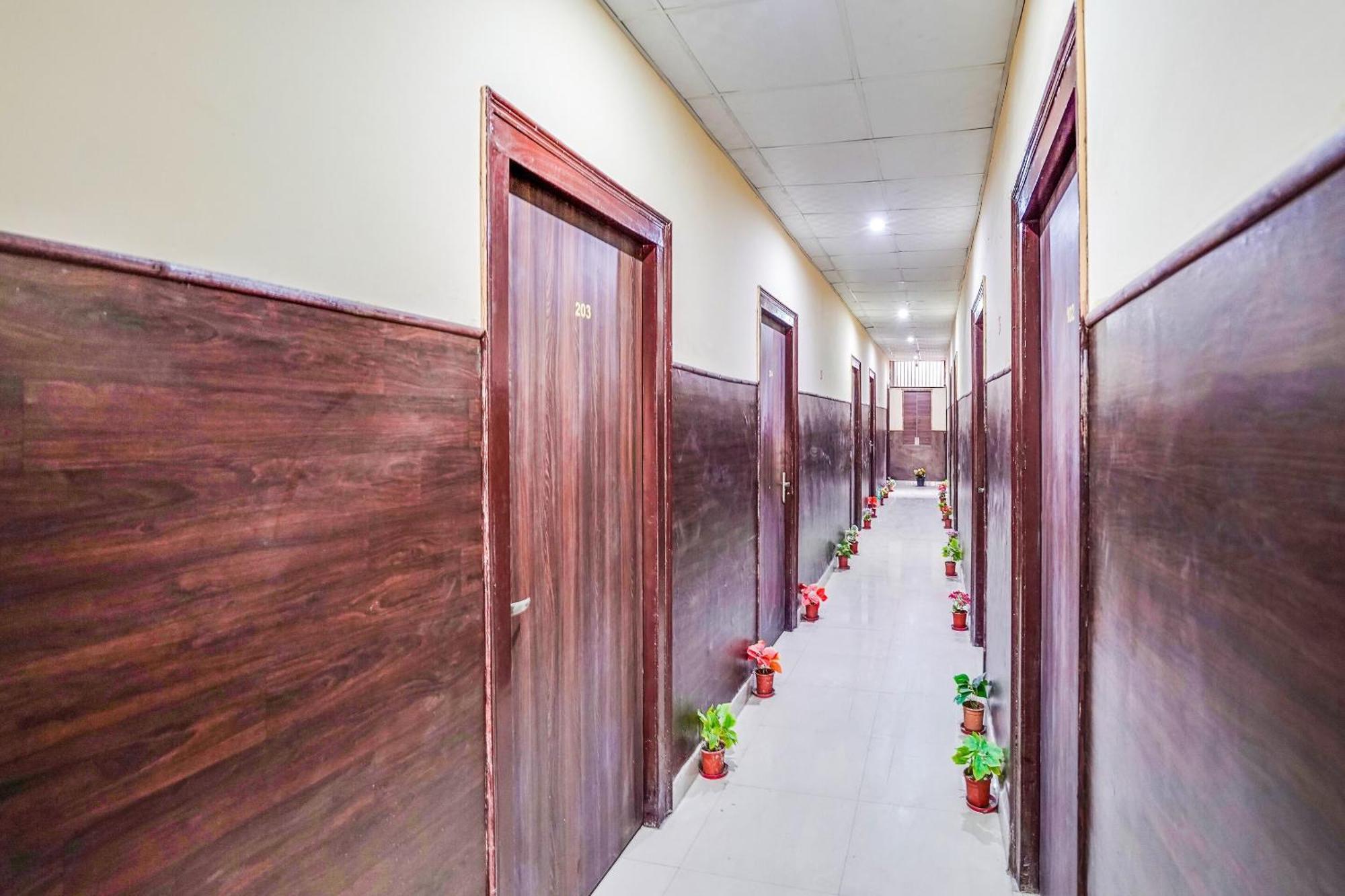 Hotel O Dream Palace Inn Noida Exterior foto